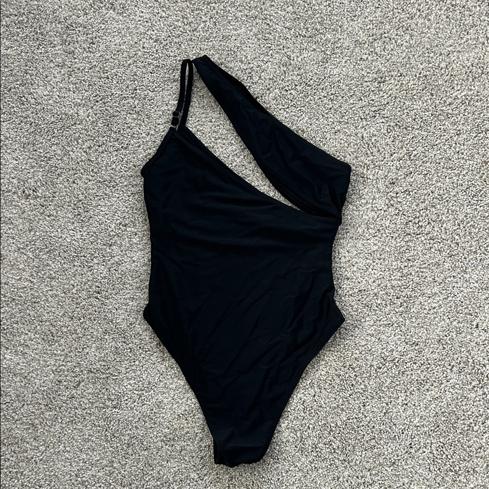 PrettyLittleThing Black One-Shoulder Swimsuit